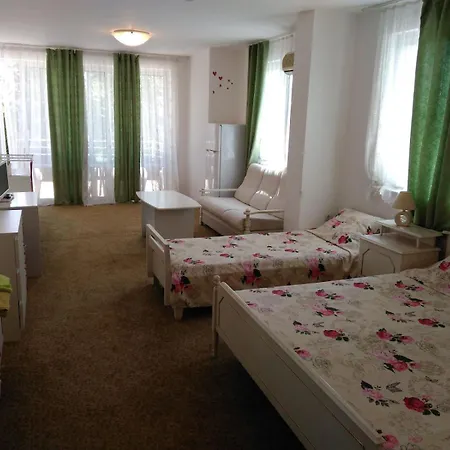Cozy With Balcony And Free Parking Гостьовий будинок *