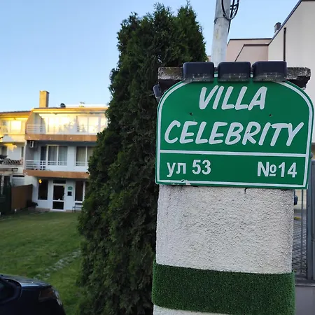 Гостьовий будинок Cozy With Balcony And Free Parking *