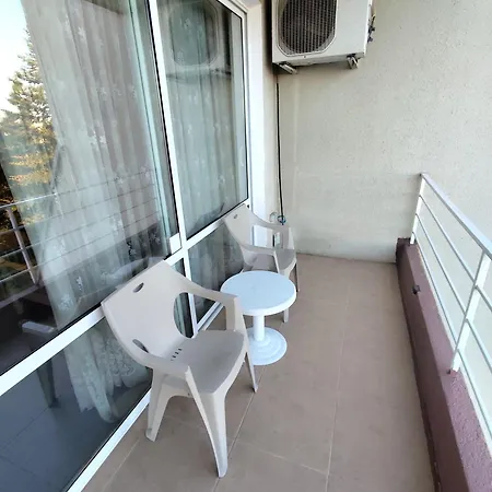 Гостьовий будинок Cozy With Balcony And Free Parking Варна